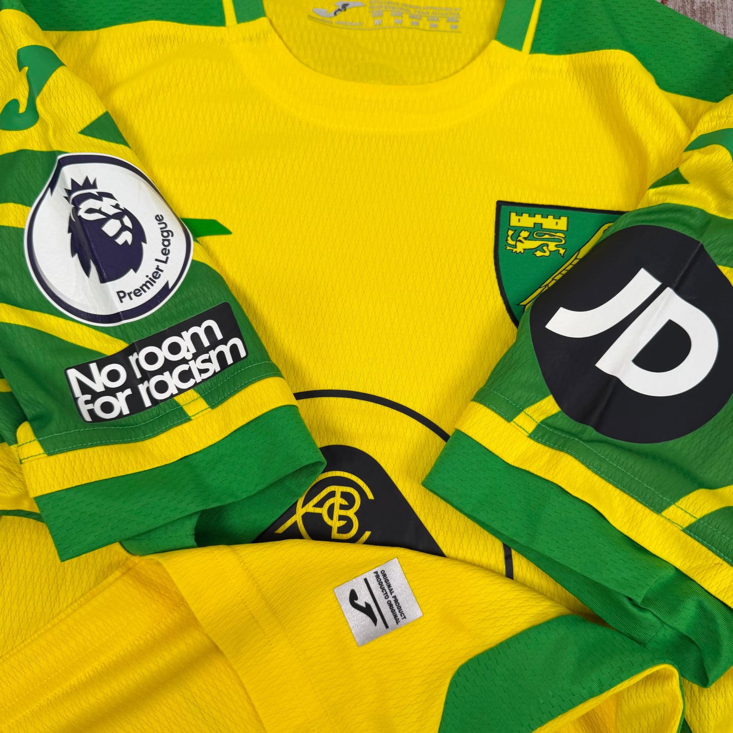 2021/22 Norwich City Home Shirt with Boxset - Tzolis - M