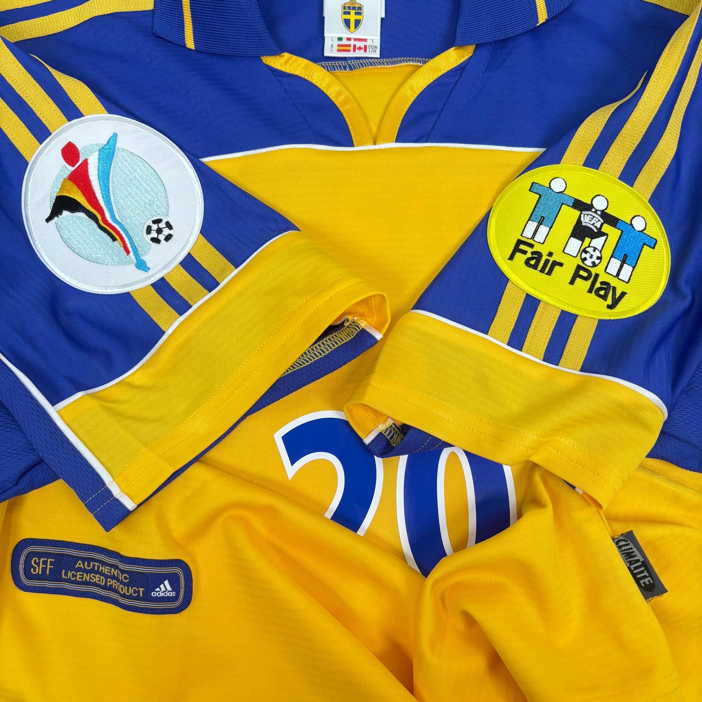 2000/01 Sweden Home Shirt - Larsson - L