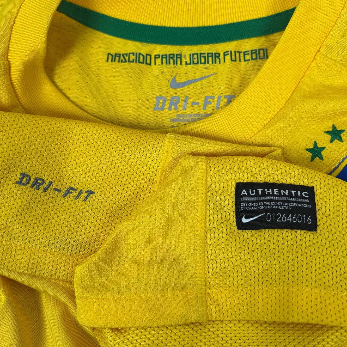 2011/12 Brazil Home Shirt - Ronaldinho - M