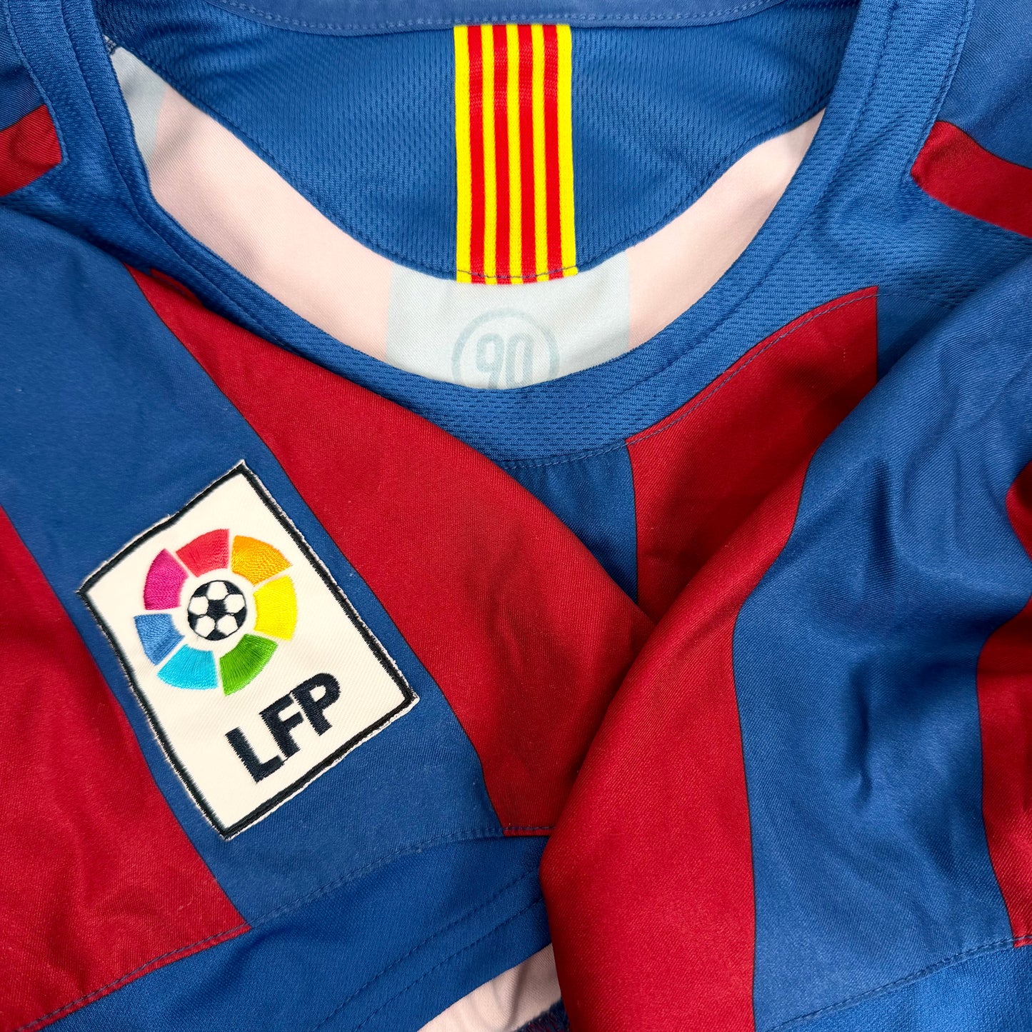 2005/06 Barcelona Home Shirt - Ronaldinho - L