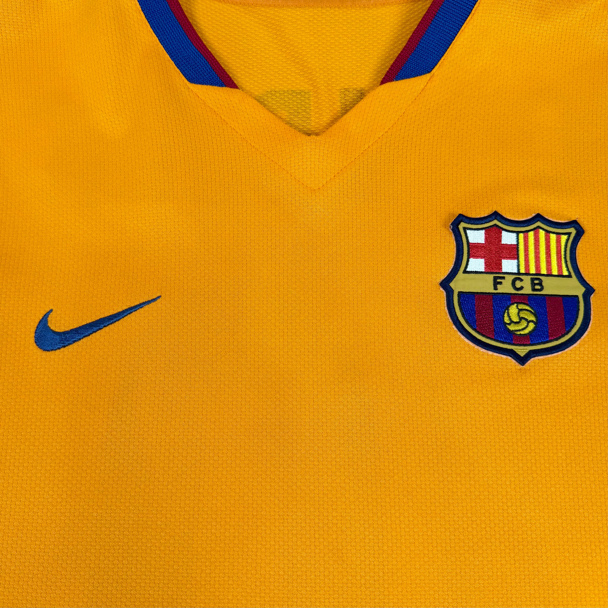 2006/07 Barcelona Away Shirt - Ronaldinho - M
