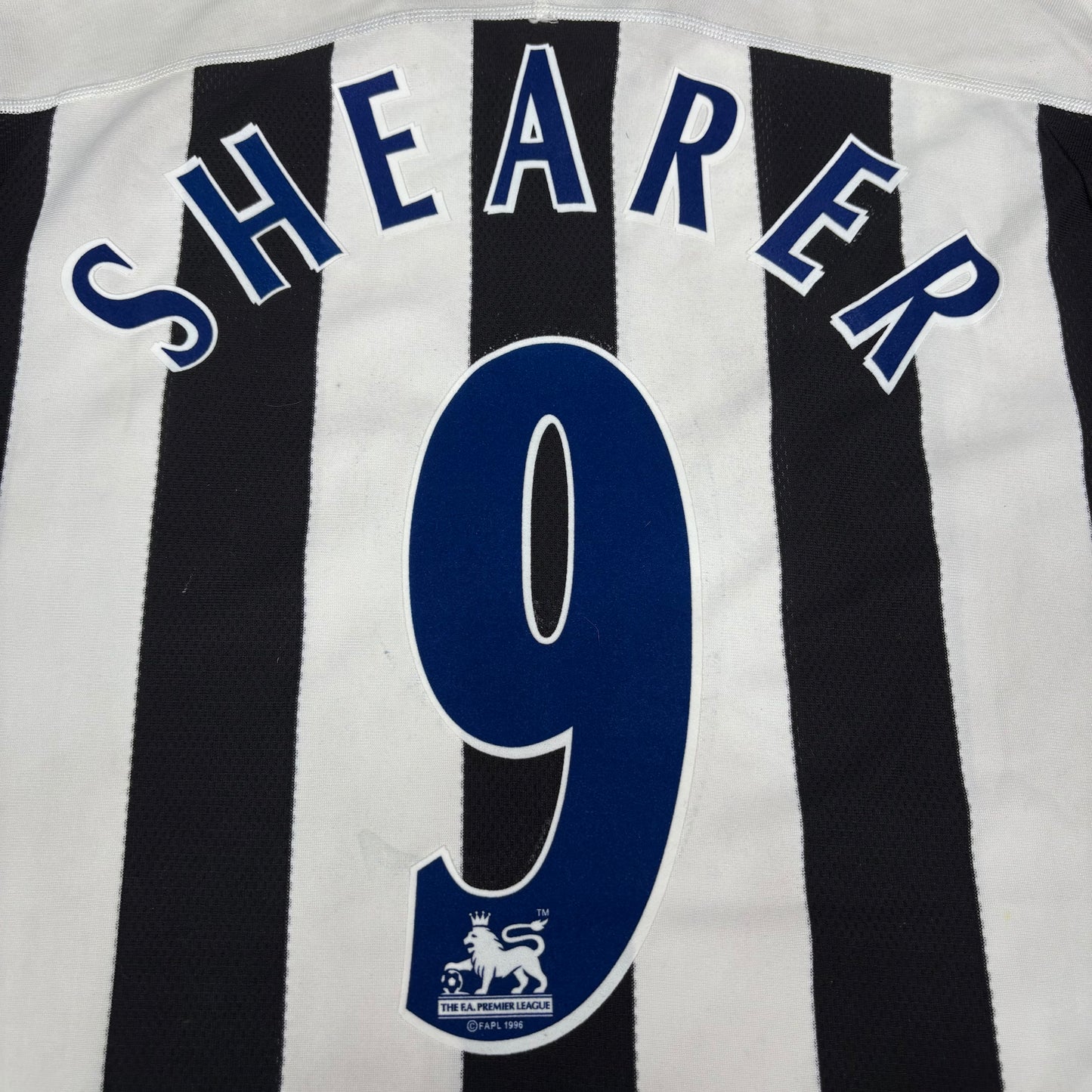 2004/05 Newcastle United Home Shirt - Shearer - L
