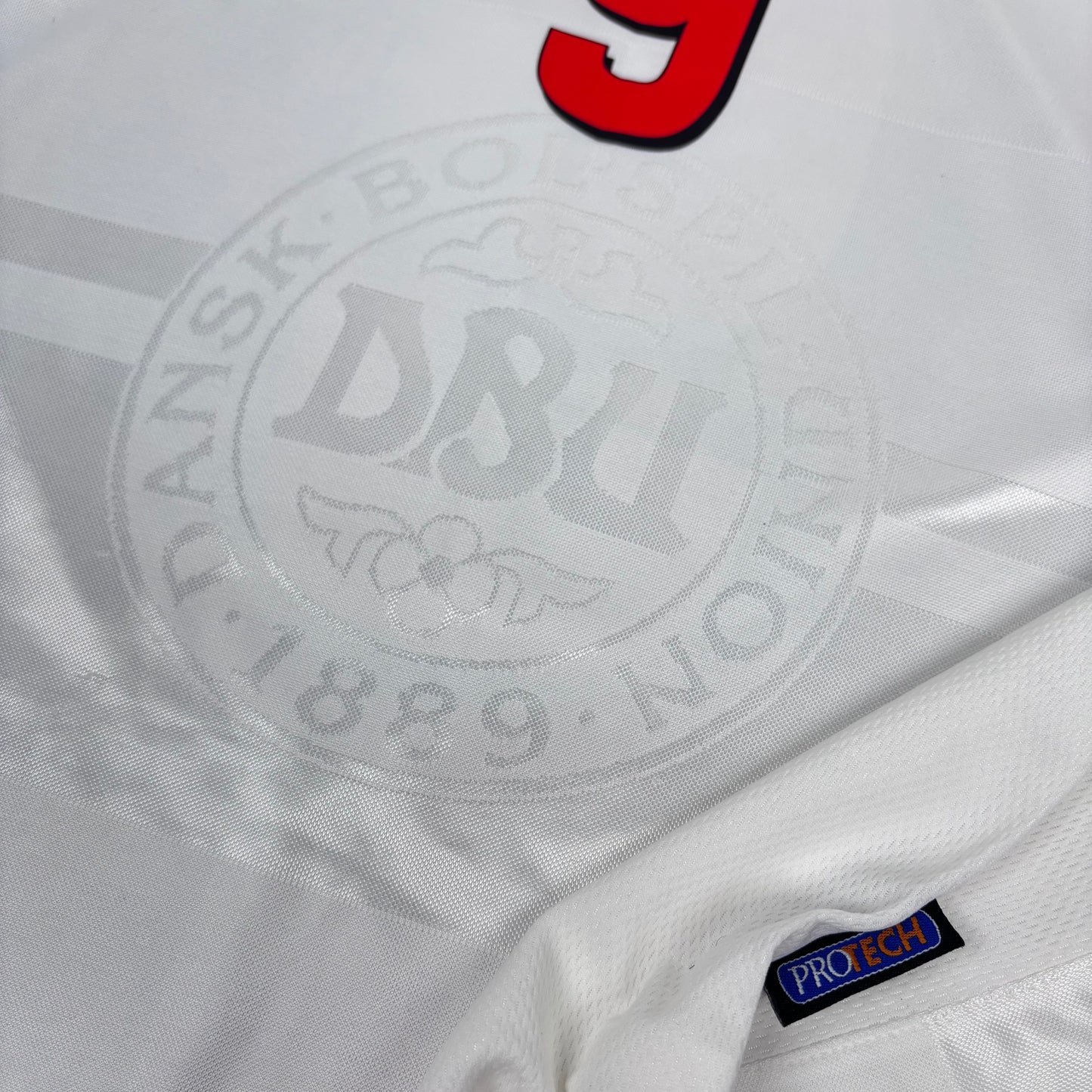 2000/01 Denmark Away Shirt - Tomasson - XL