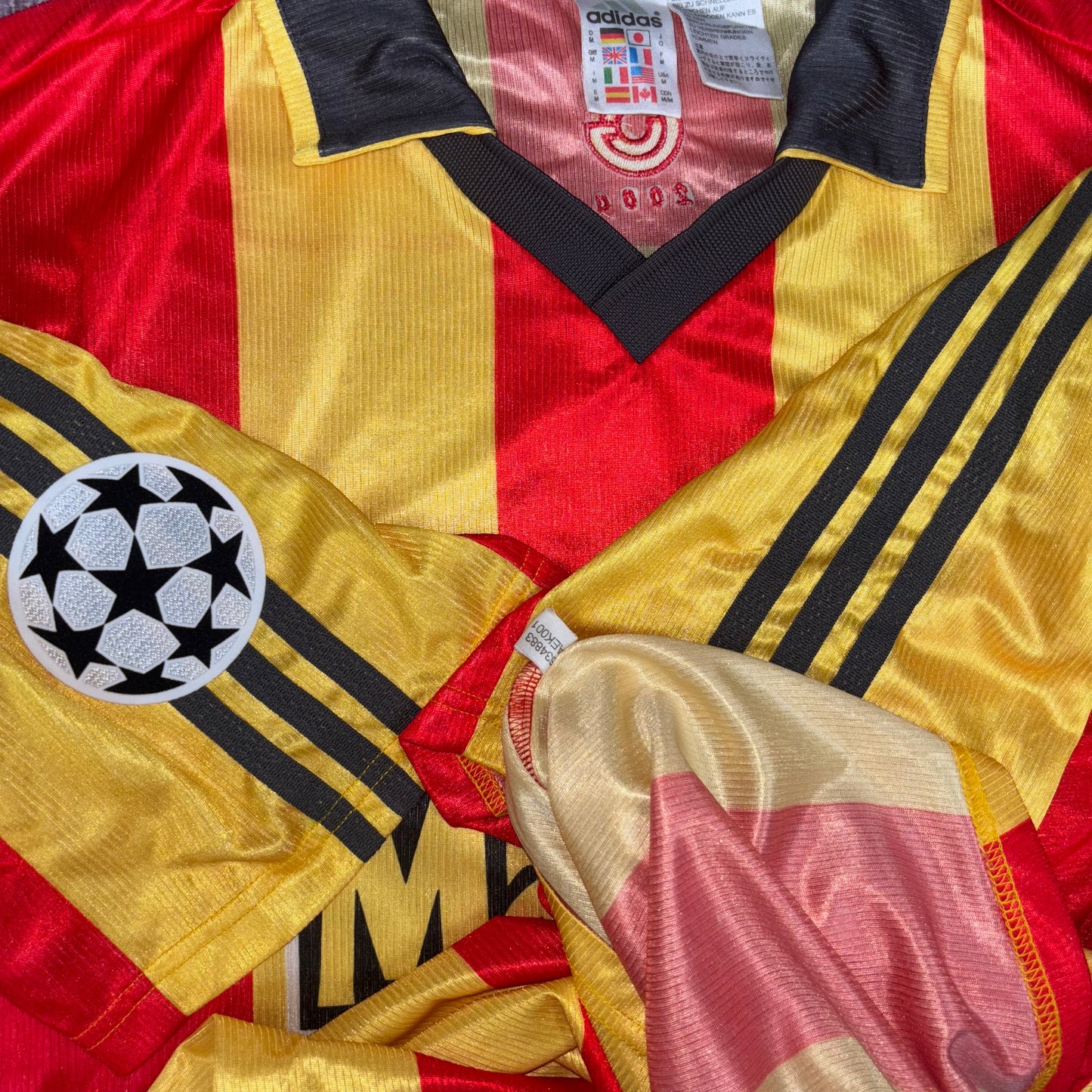 1998/99 Galatasaray Home Shirt - Hagi - M