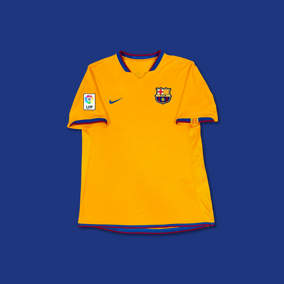 2006/07 Barcelona Away Shirt - Ronaldinho - M