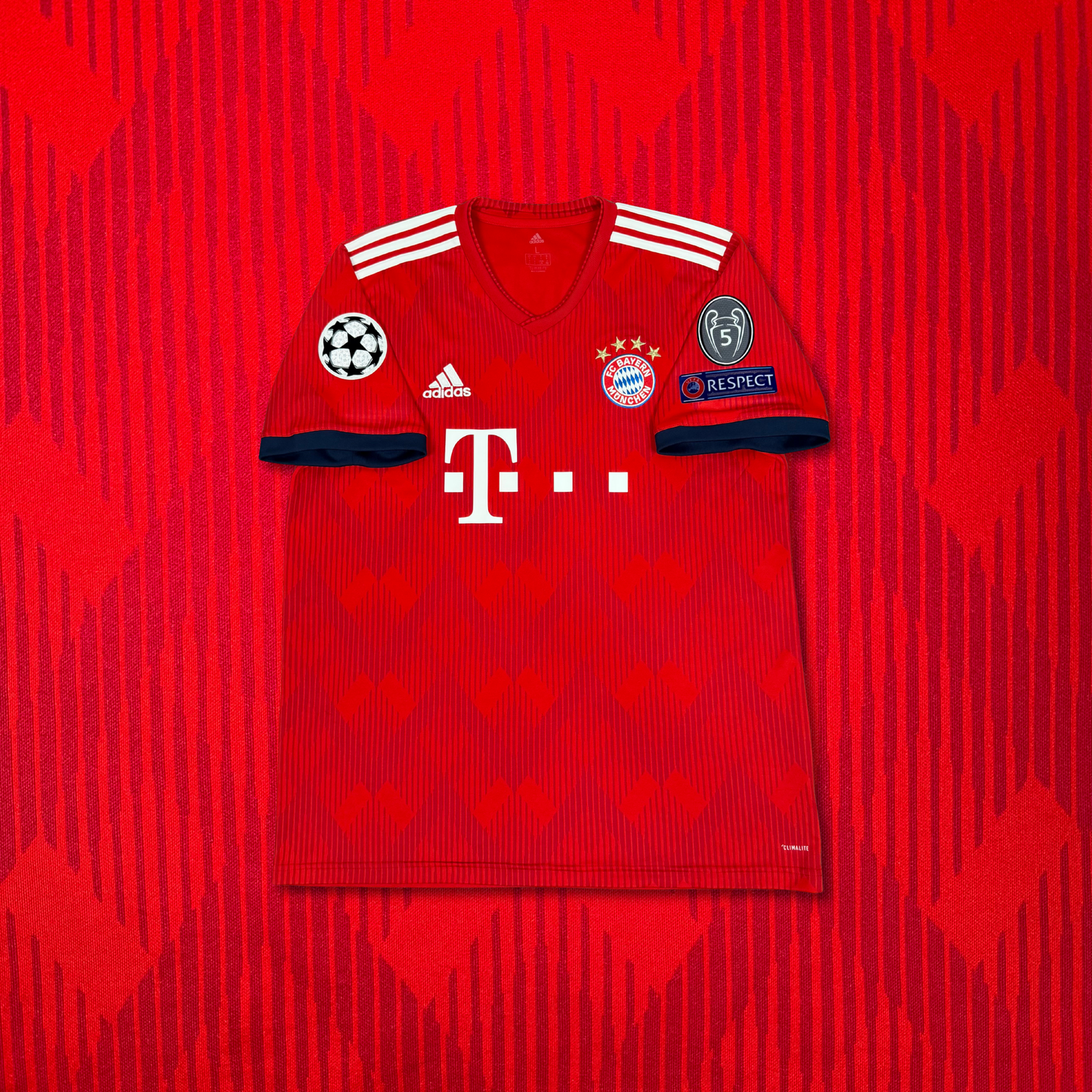 2018/19 Bayern Munich Home Shirt - James - L