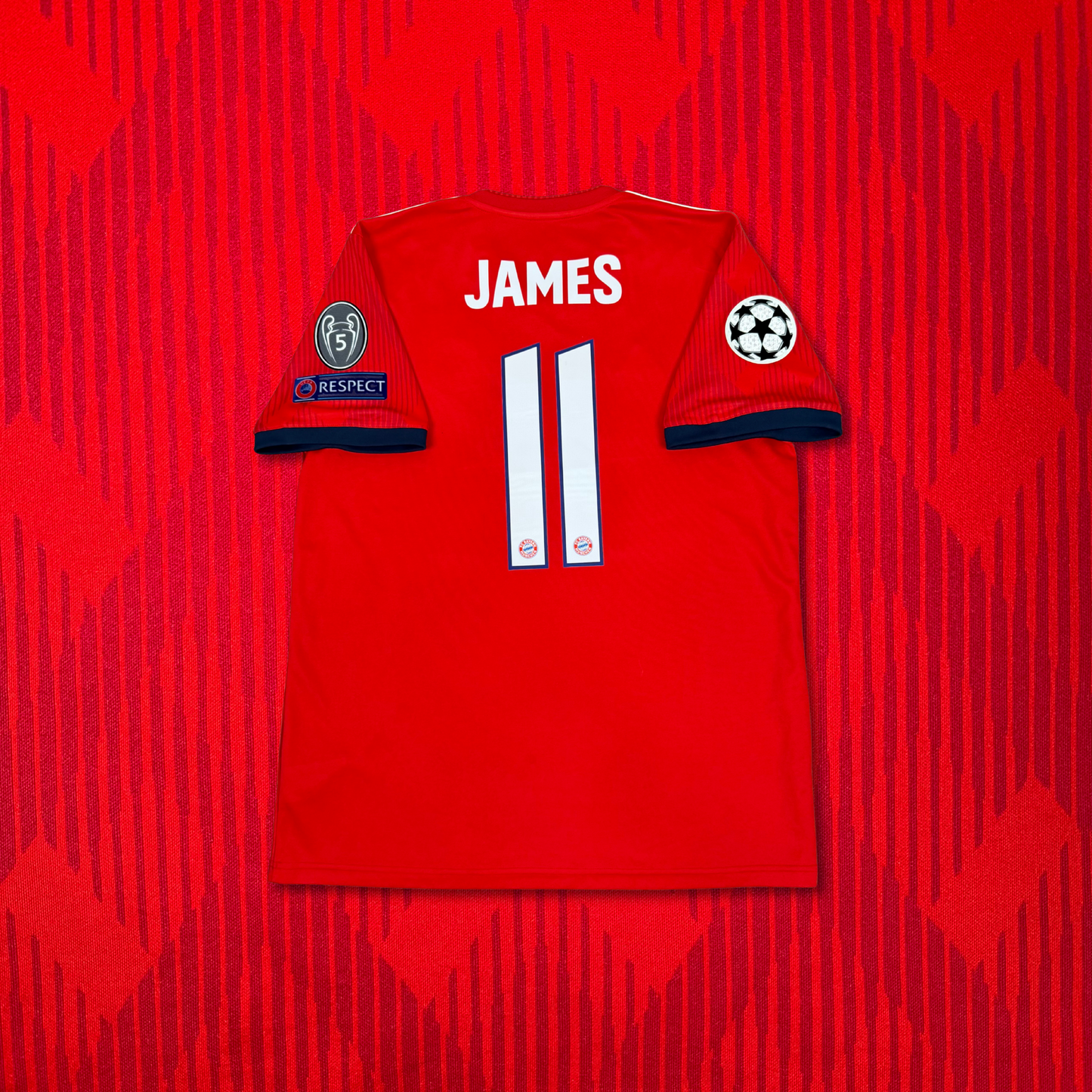 2018/19 Bayern Munich Home Shirt - James - L