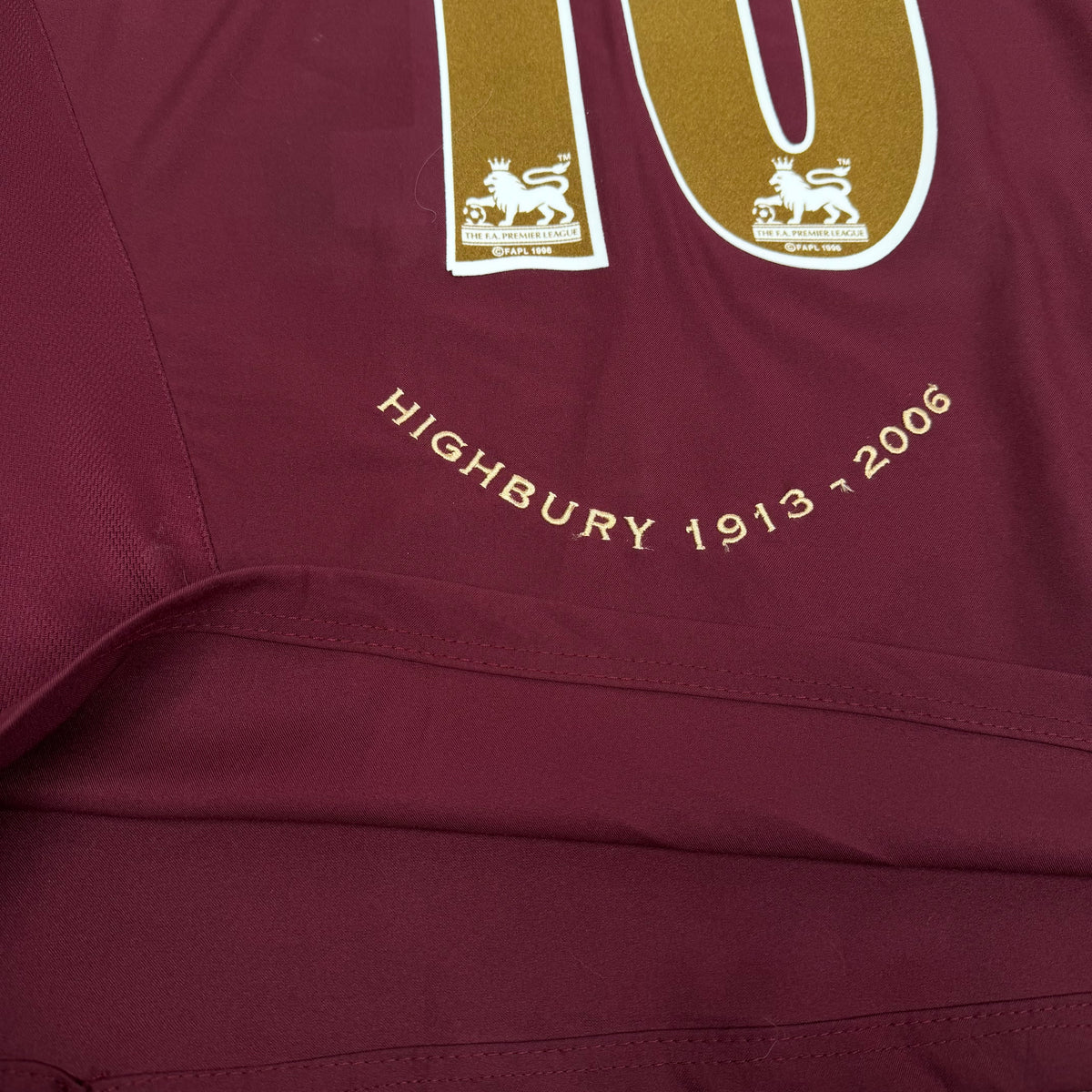2005/06 Arsenal Home Shirt - Bergkamp - L