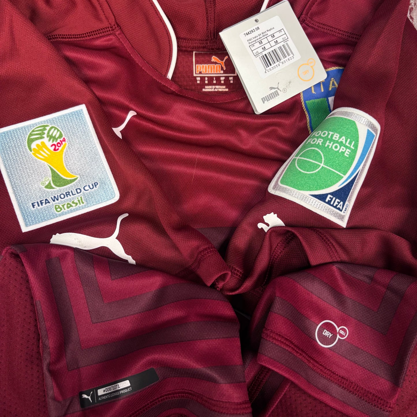 2014/15 Italy Goalkeeper Shirt - Buffon - M - New with Tag