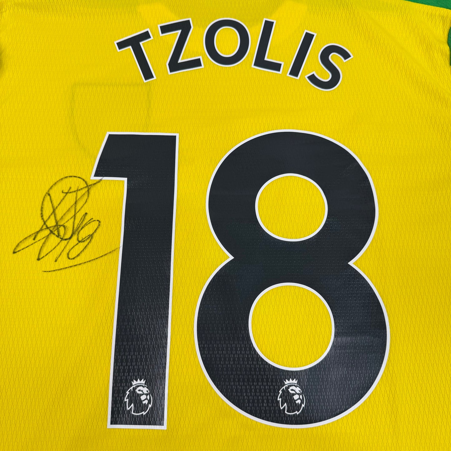 2021/22 Norwich City Home Shirt with Boxset - Tzolis - M