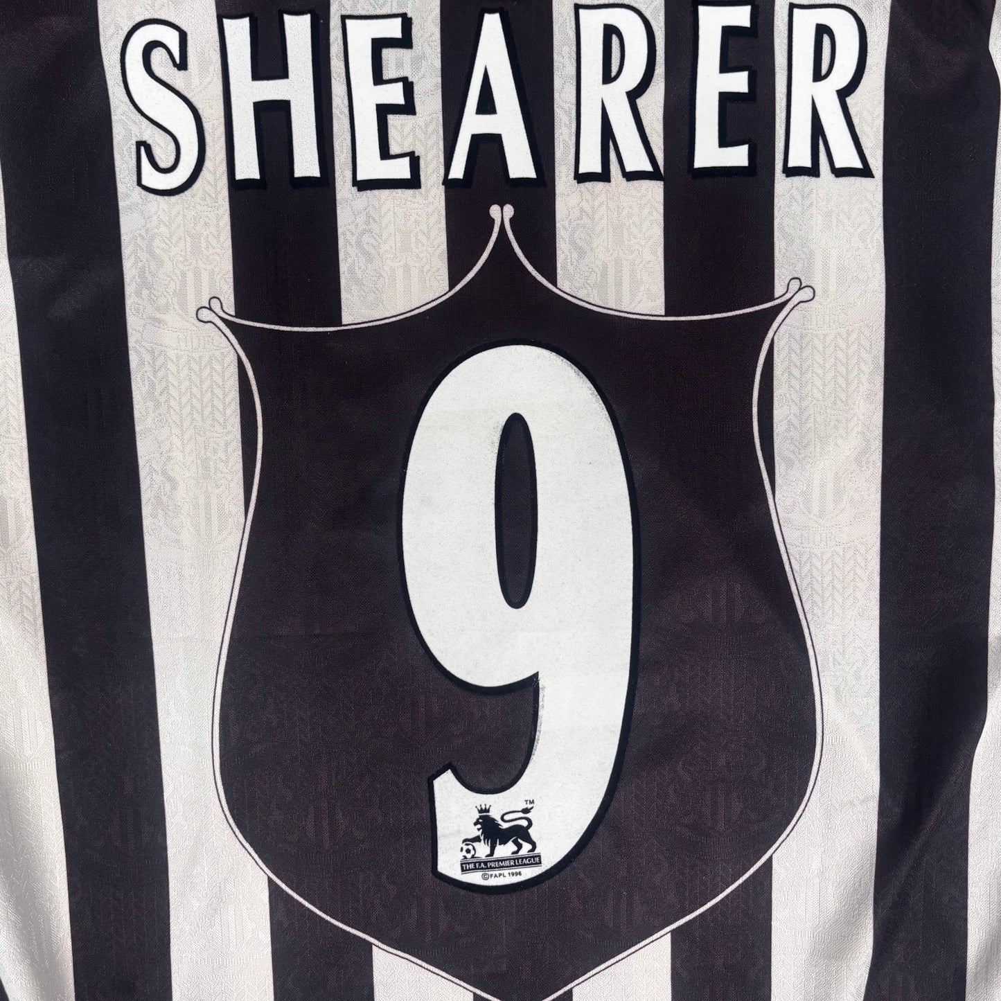 1997/98 Newcastle Home Shirt - Shearer - L