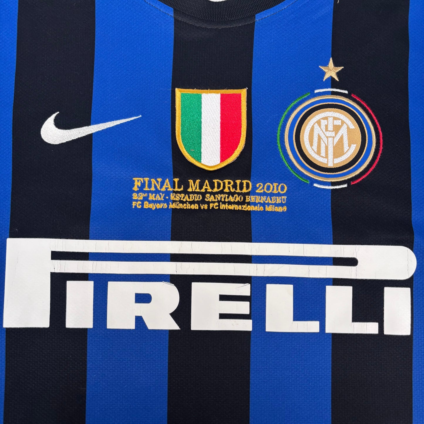 2009/10 Inter Milan Home Shirt - Milito - L